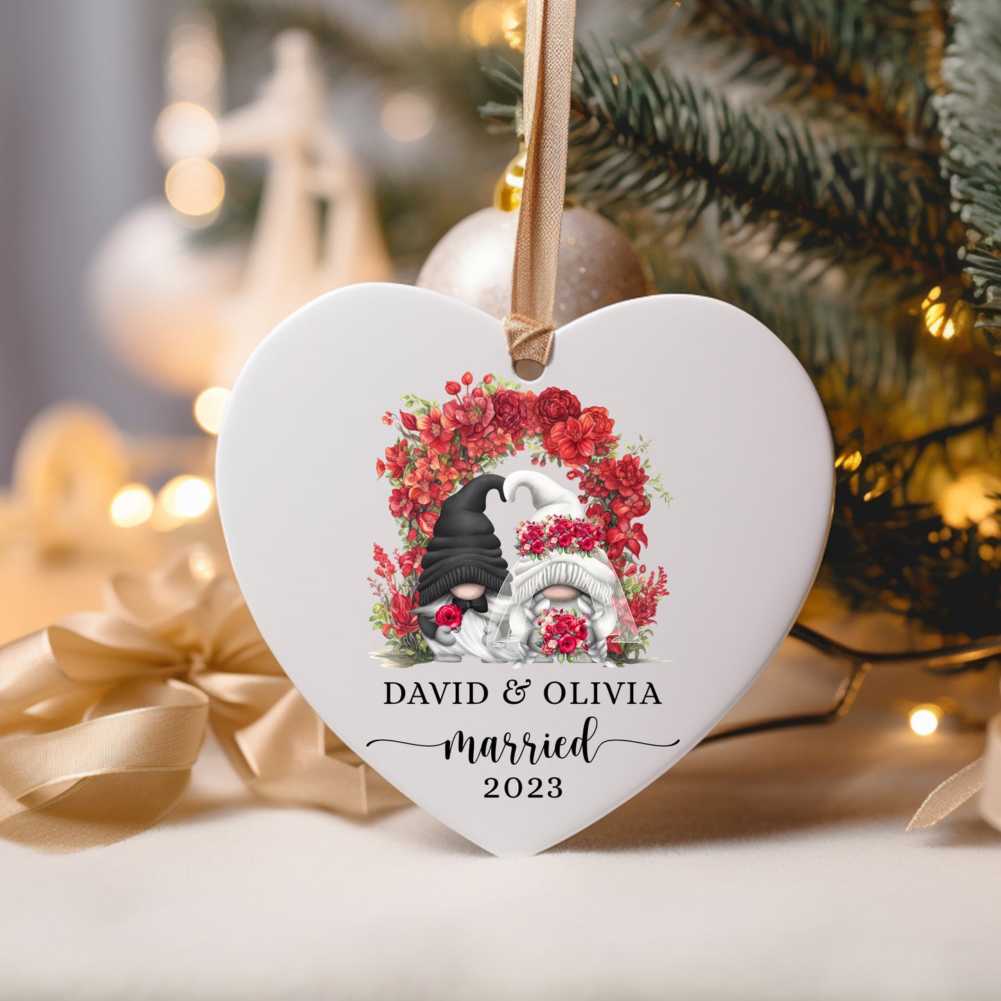 Unique Ornaments for Newlyweds: Celebrate Your Love Story