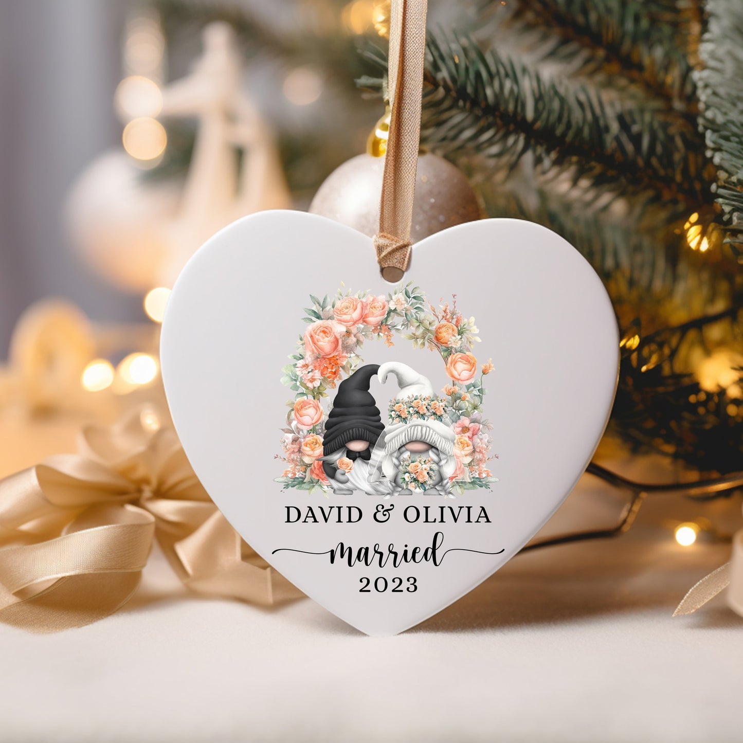 Newlywed Keepsakes: Personalized Ornaments for Your Special Year